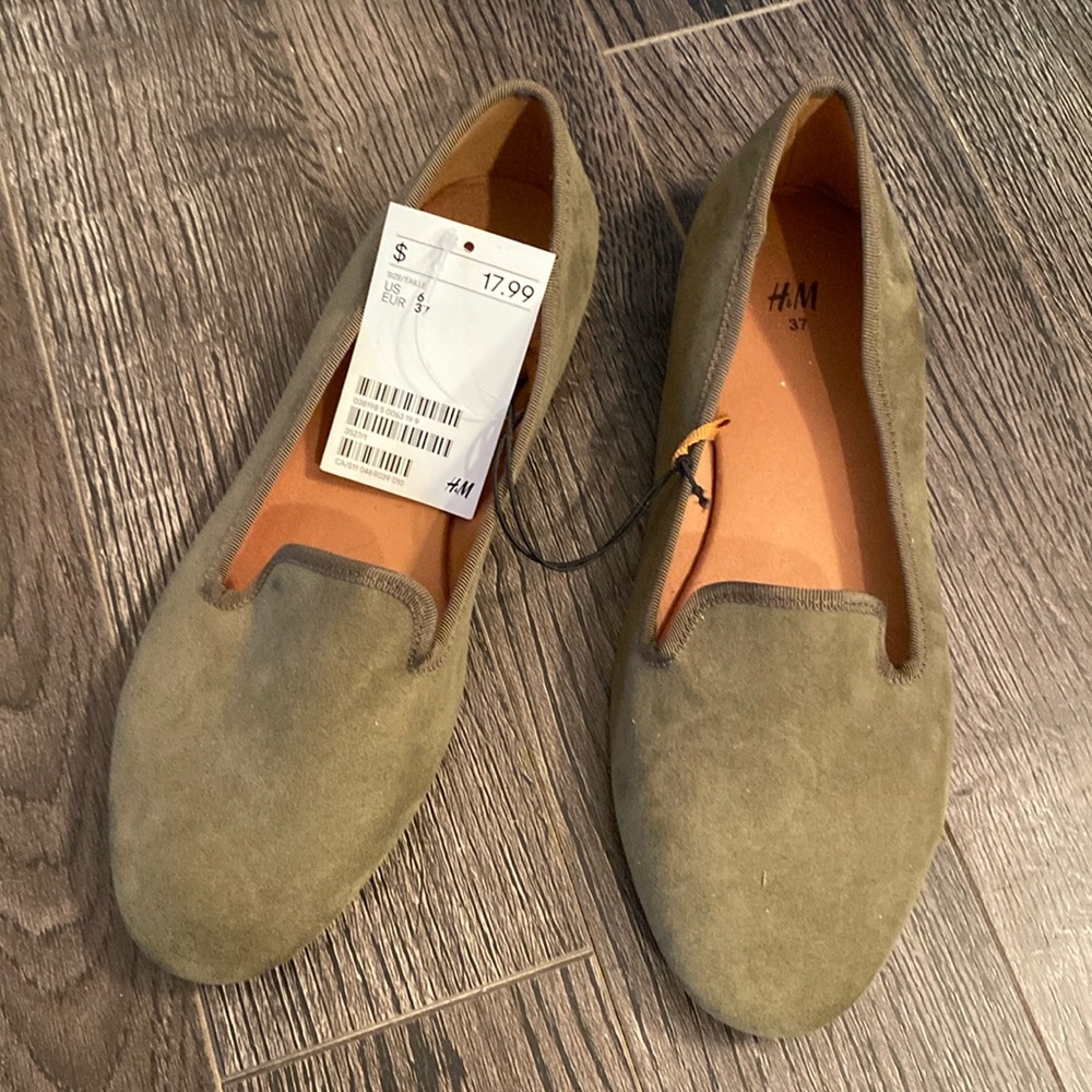 NWT flat shoes